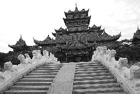 煙臺(tái)青島聯(lián)線：山東蓬萊八仙渡 威海定遠(yuǎn)艦 青島市內(nèi) 嶗山風(fēng)情四日游
