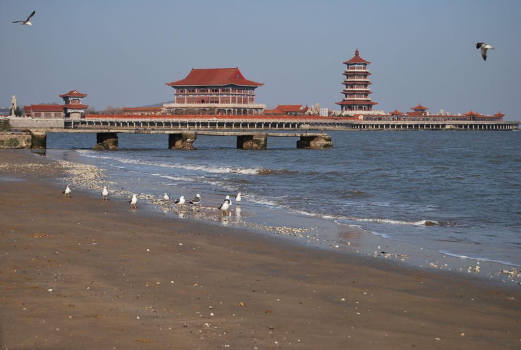煙臺(tái)青島聯(lián)線：山東蓬萊八仙渡 威海定遠(yuǎn)艦 青島市內(nèi) 嶗山風(fēng)情四日游